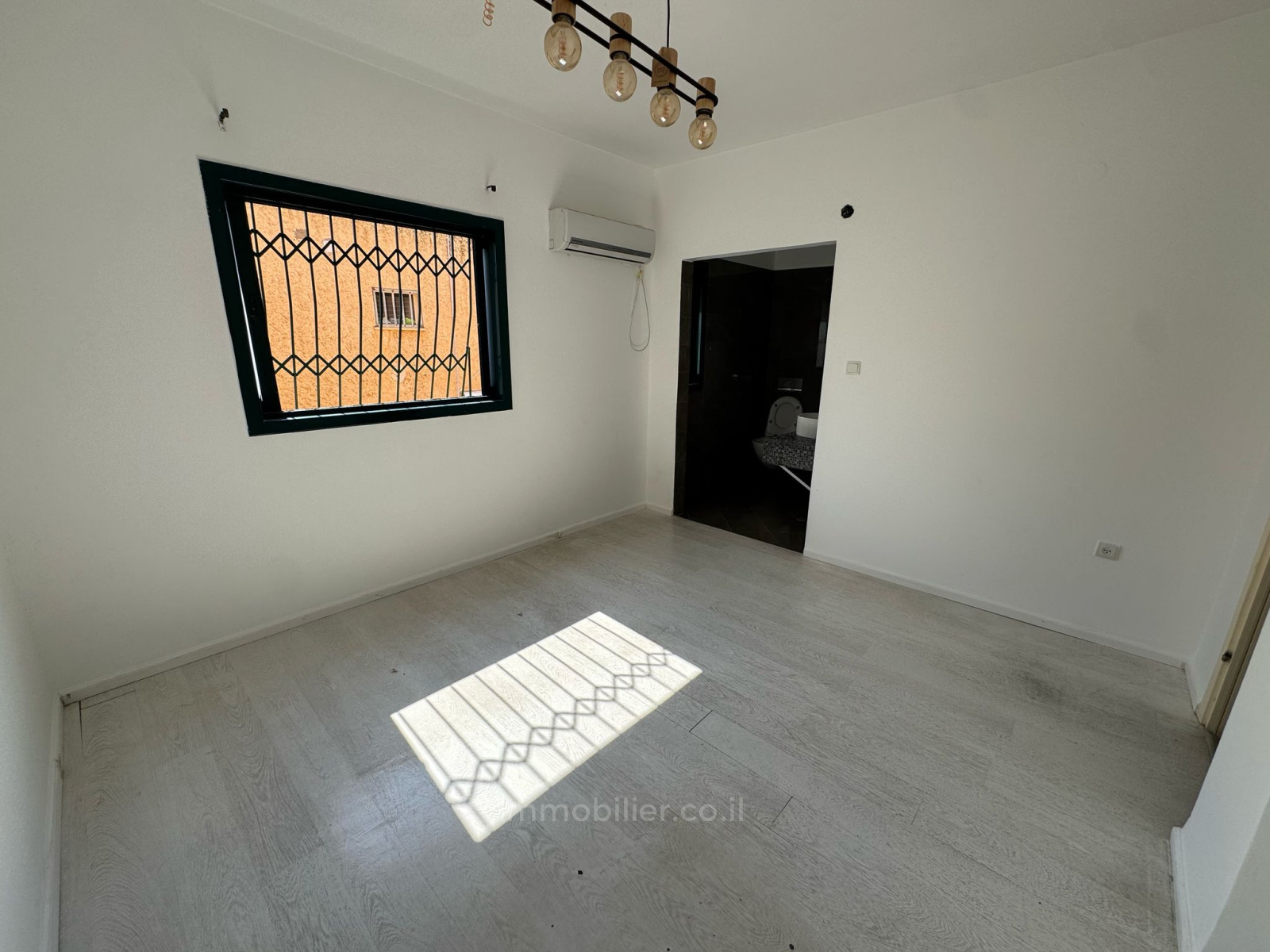 Casarão 7 cômodos Netanya Centro da cidade 457-IBL-1449