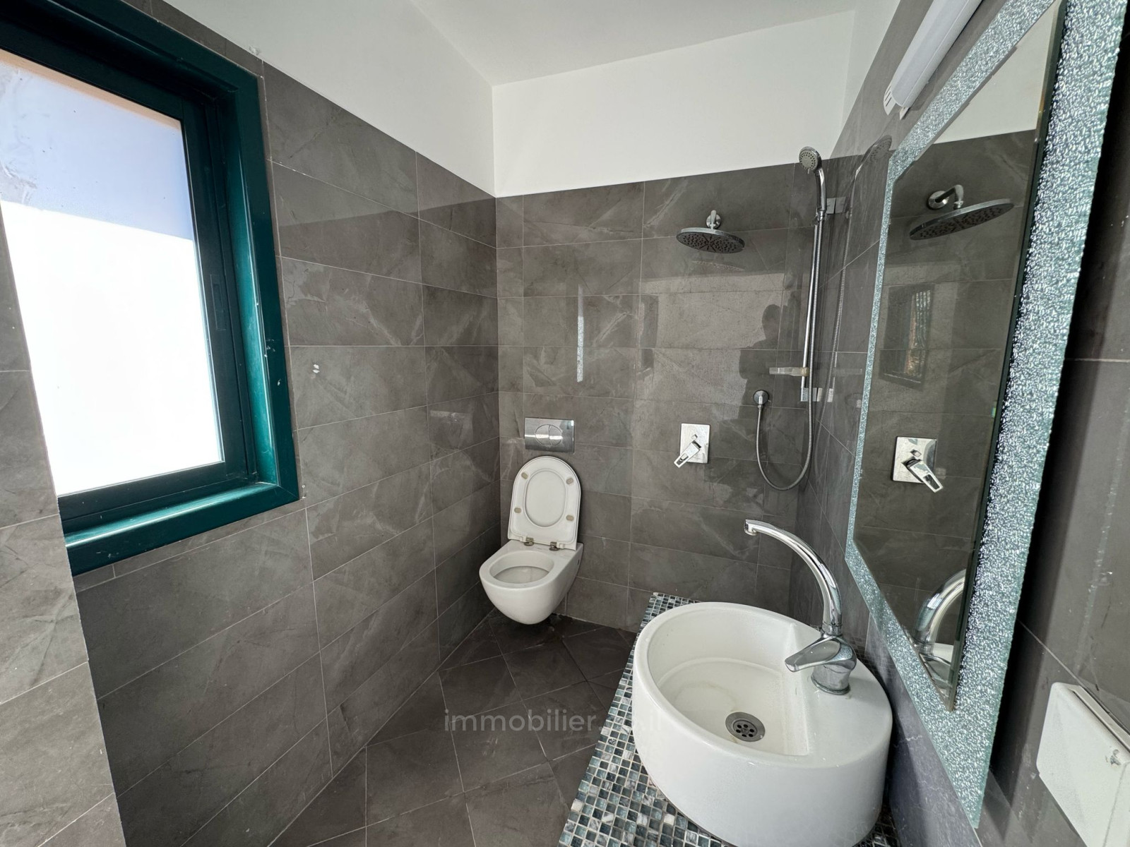 Casarão 7 cômodos Netanya Centro da cidade 457-IBL-1449