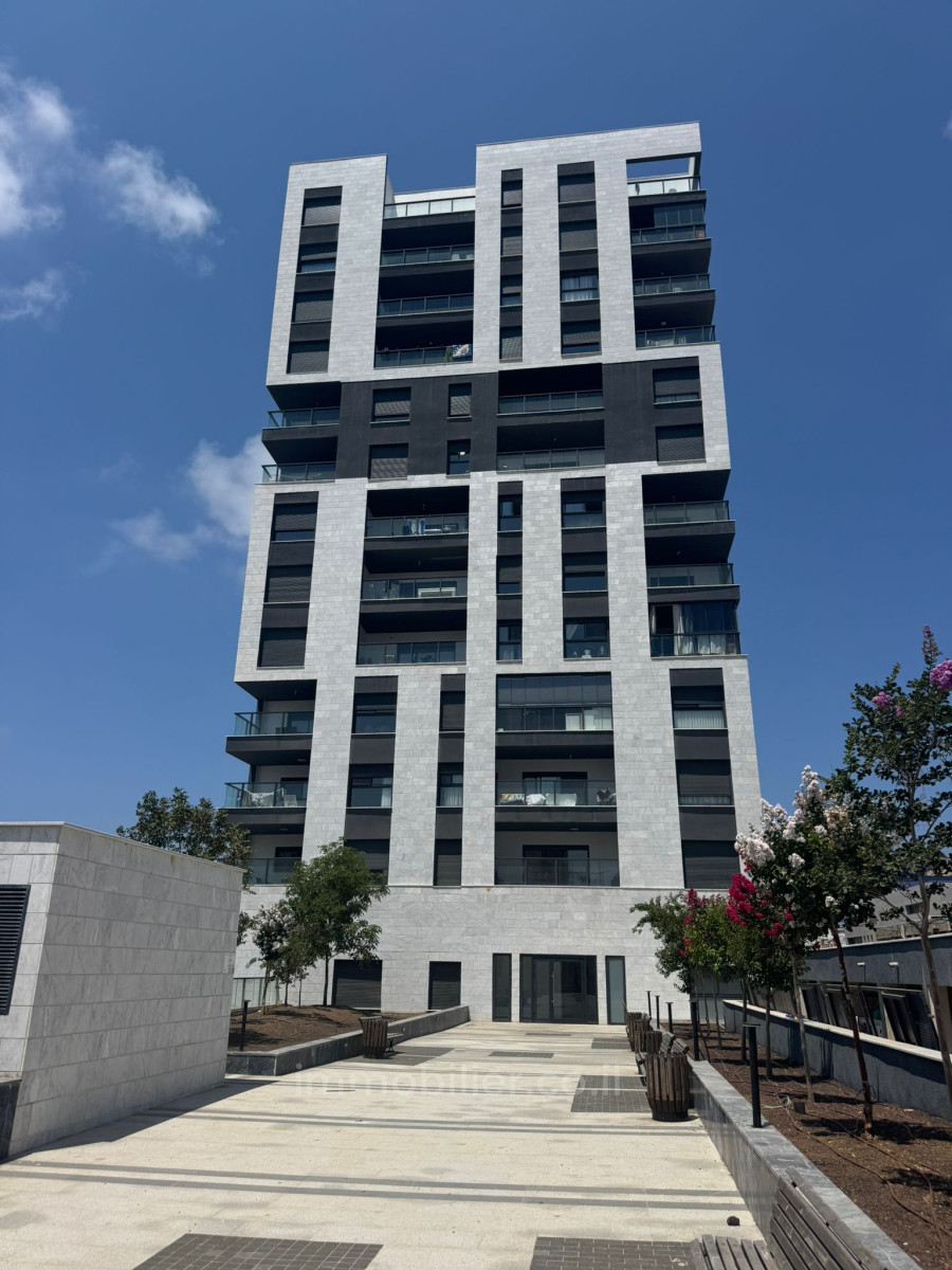 Apartamento 4 cômodos Netanya Centro da cidade 457-IBL-1483