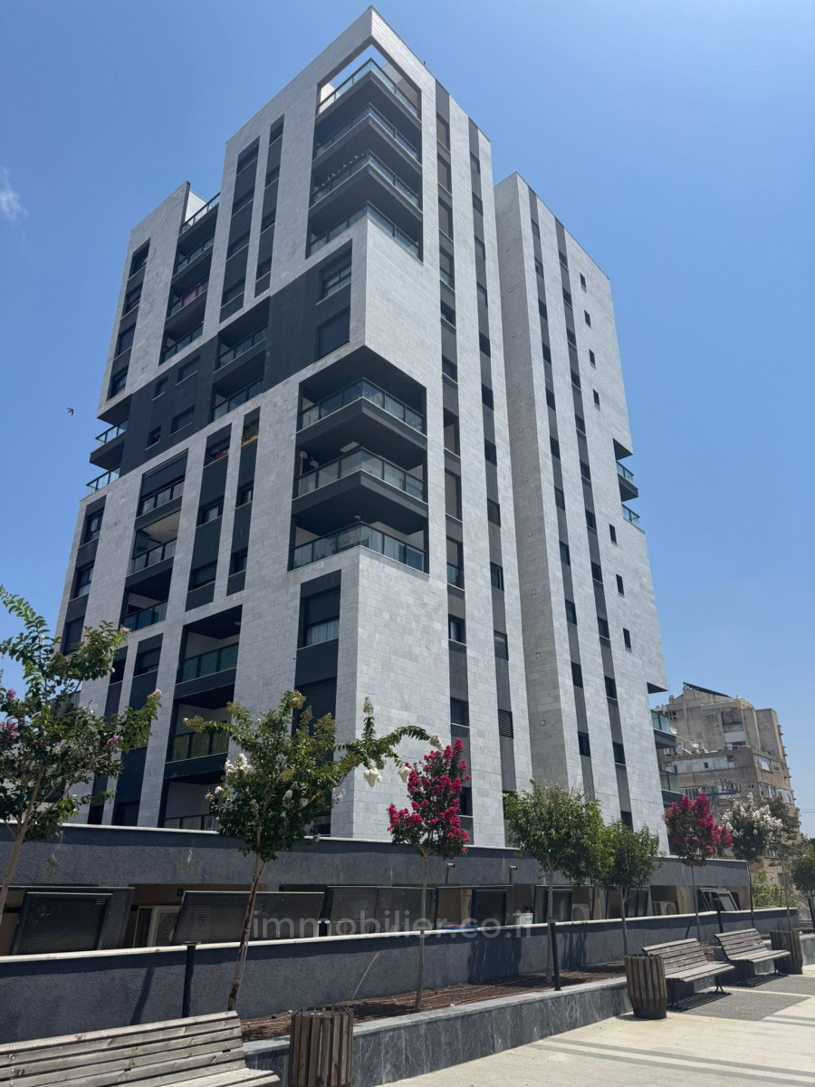 Apartamento 4 cômodos Netanya Centro da cidade 457-IBL-1483