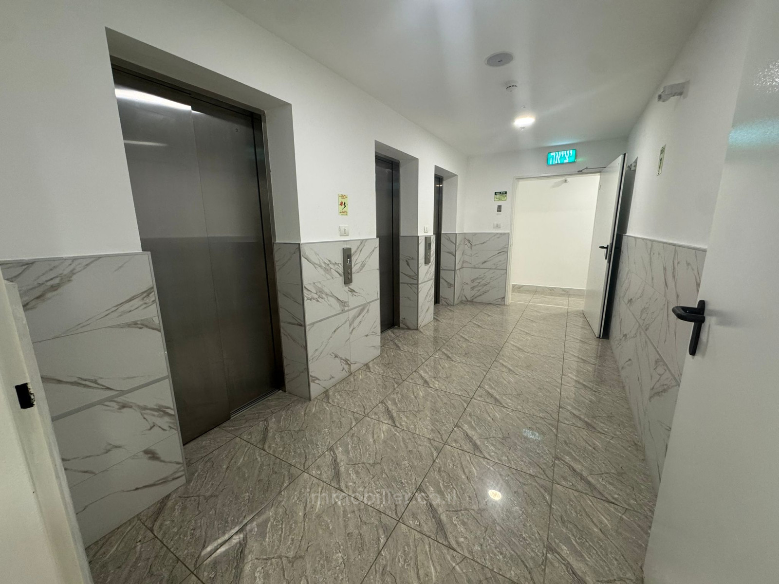 Apartamento 4 cômodos Netanya Centro da cidade 457-IBL-1483