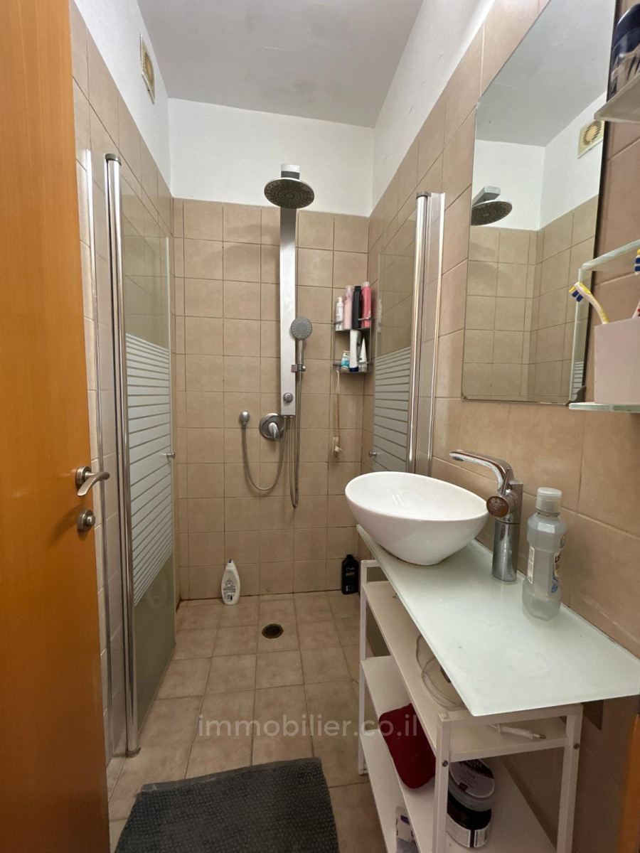 Apartamento 3 cômodos Tel Aviv Região marítima ao Sul 457-IBL-1495