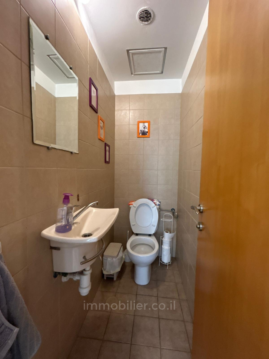 Apartamento 3 cômodos Tel Aviv Região marítima ao Sul 457-IBL-1495