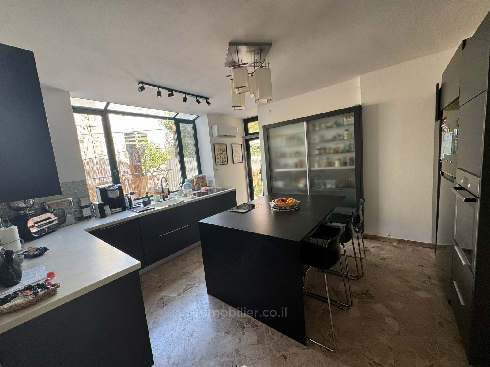 Casarão 7 cômodos Netanya Centro da cidade 457-IBL-1501