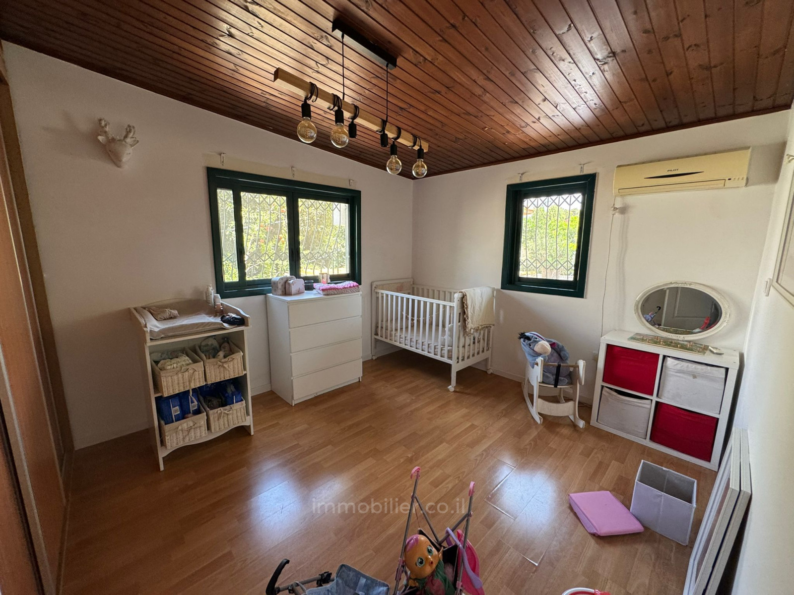 Casarão 7 cômodos Netanya Centro da cidade 457-IBL-1501