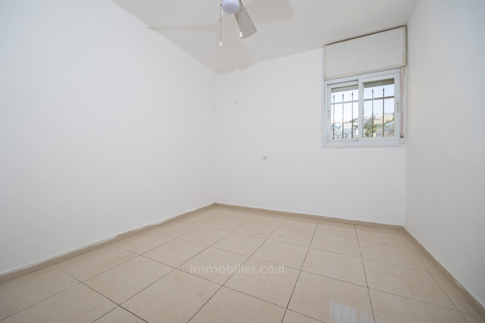 Apartamento 4 cômodos Jerusalém Armon Hanaziv 457-IBL-1503