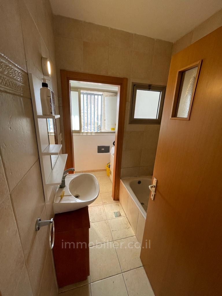 Apartamento 4 cômodos Netanya Kikar 457-IBL-1518