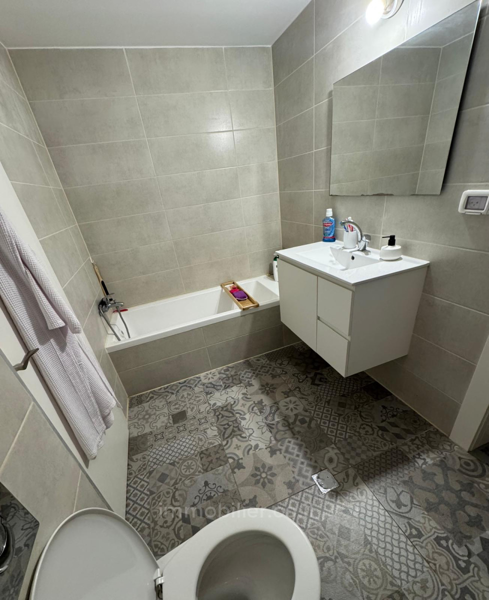 Apartamento 3 cômodos Netanya Centro da cidade 457-IBL-1521