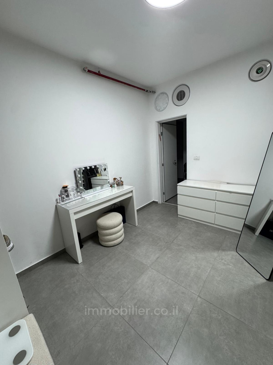 Apartamento 3 cômodos Netanya Centro da cidade 457-IBL-1521