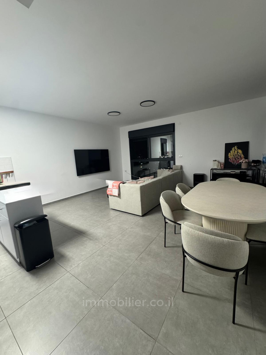 Apartamento 3 cômodos Netanya Centro da cidade 457-IBL-1521