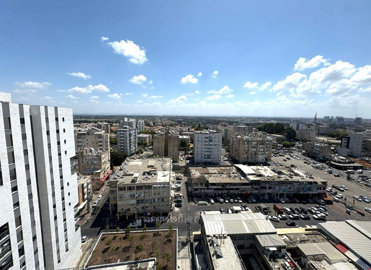 Apartamento 4 cômodos Netanya Centro da cidade 457-IBL-1532