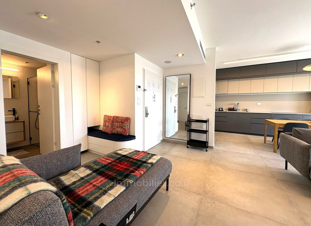 Apartamento 4 cômodos Netanya Centro da cidade 457-IBL-1532