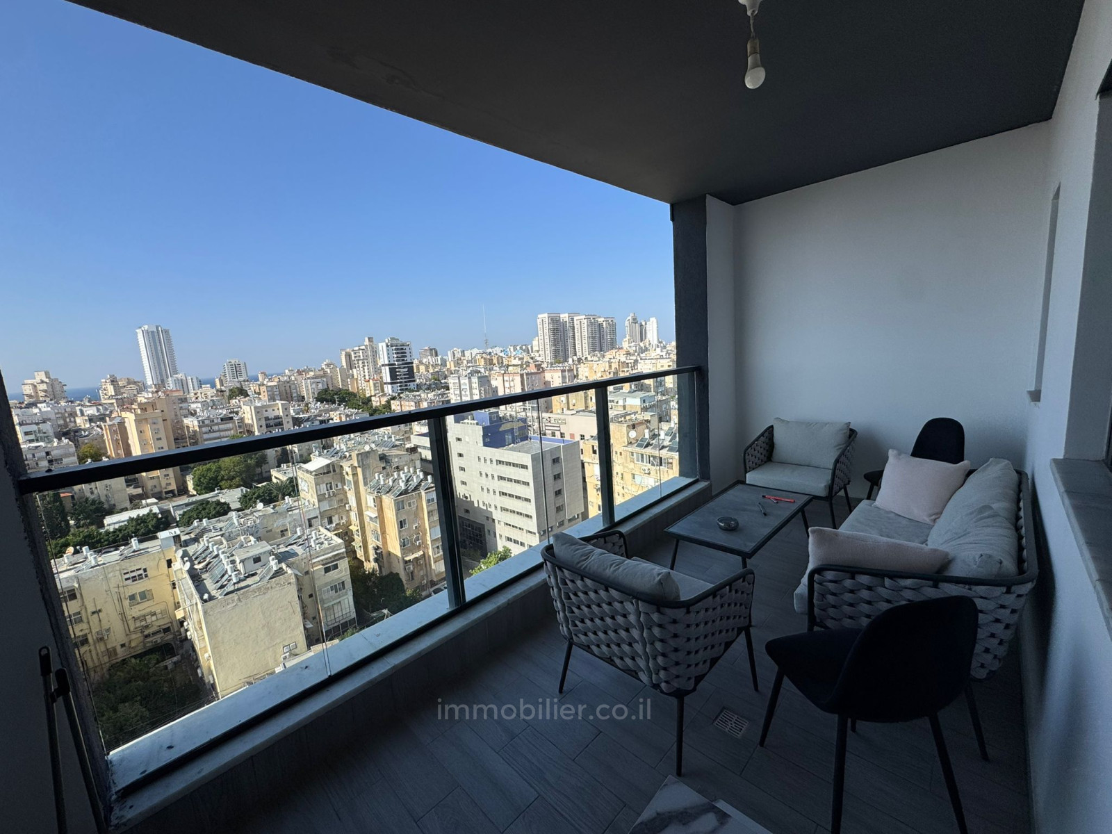 Apartamento 3 cômodos Netanya Centro da cidade 457-IBL-1534