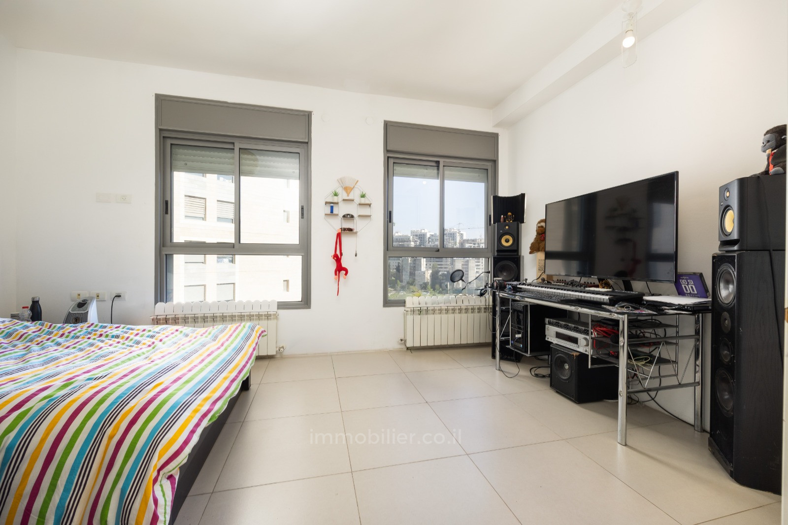 Apartamento 4 cômodos Jerusalém Ir Ganim 457-IBL-1551