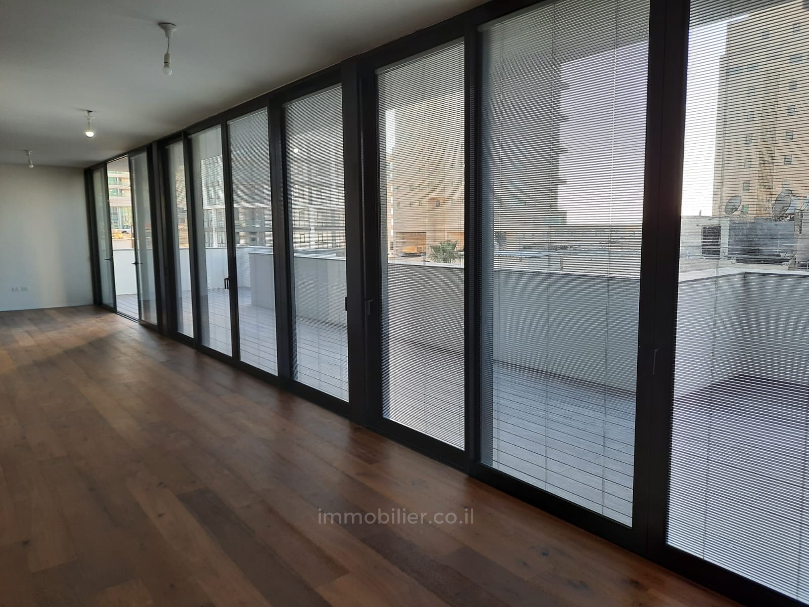 Cobertura 6 cômodos Tel Aviv Primeira linha de mar 457-IBL-547