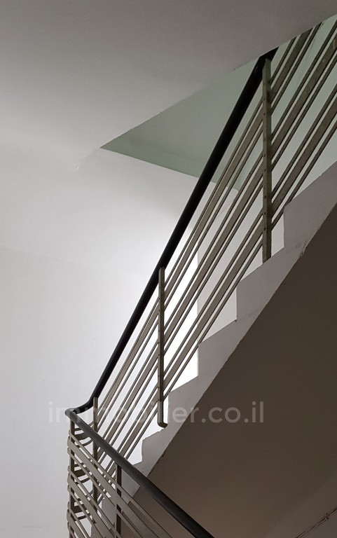 Apartamento 3 cômodos Tel Aviv Primeira linha de mar 473-IBL-228