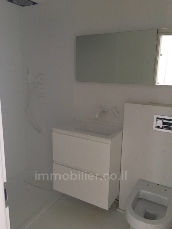 Apartamento 3 cômodos Tel Aviv Centro da cidade 473-IBL-260