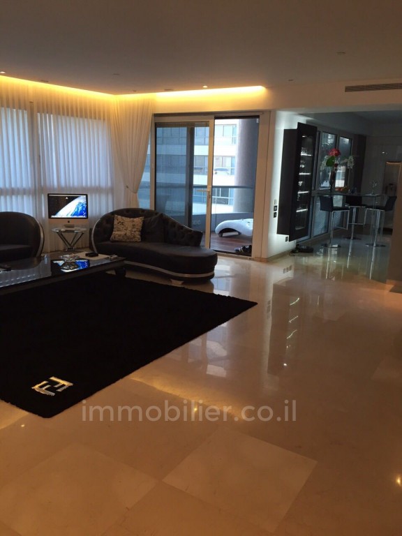 Apartamento 6 cômodos Tel Aviv Kikar Hamedina 473-IBL-264