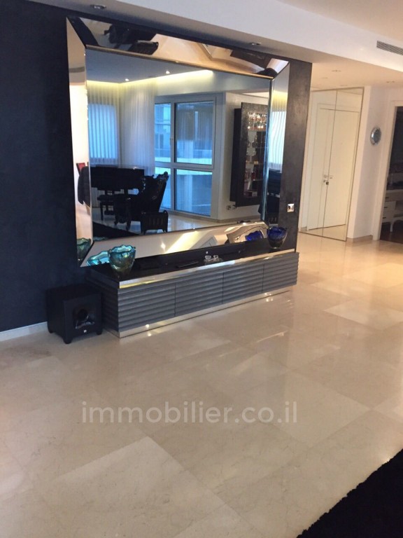 Apartamento 6 cômodos Tel Aviv Kikar Hamedina 473-IBL-264