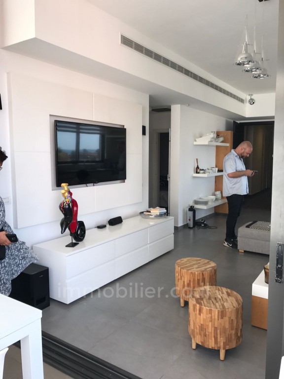 Apartamento 4 cômodos Tel Aviv Região marítima 476-IBL-7