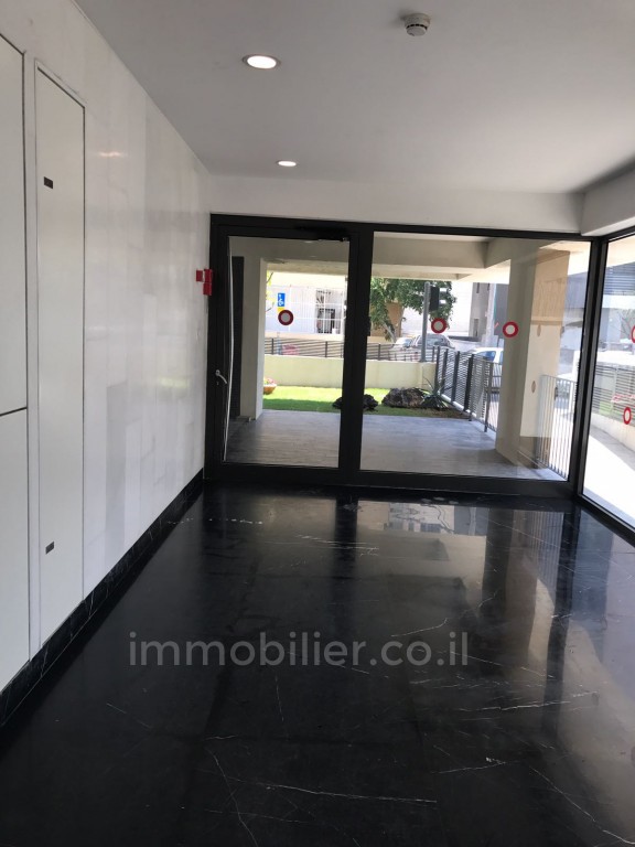 Apartamento 4 cômodos Tel Aviv Região marítima 476-IBL-7