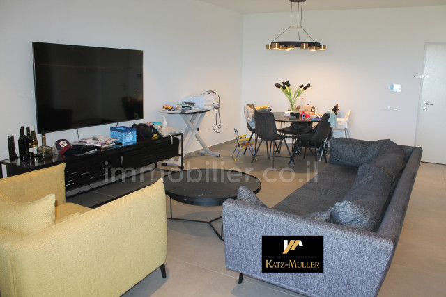 Venda Apartamento Kfar Yona