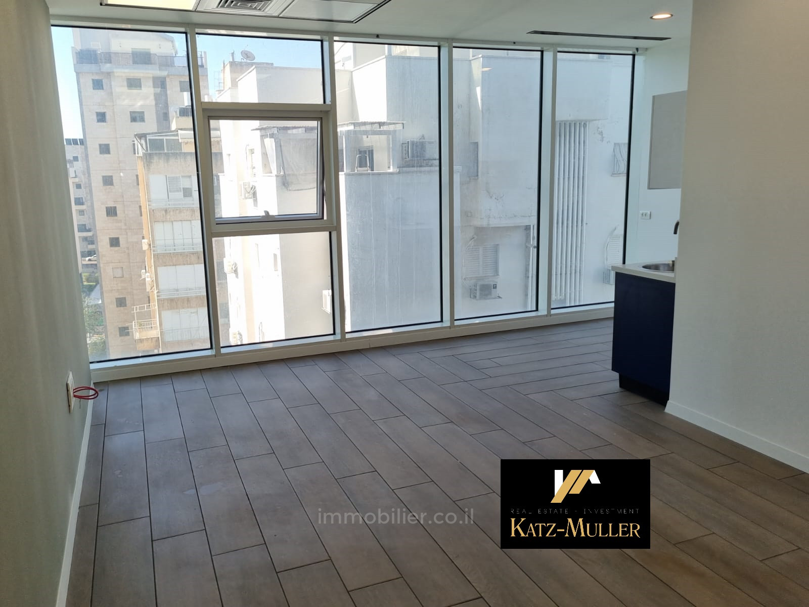 Escritórios 1.5 cômodos Netanya Centro da cidade 478-IBL-358