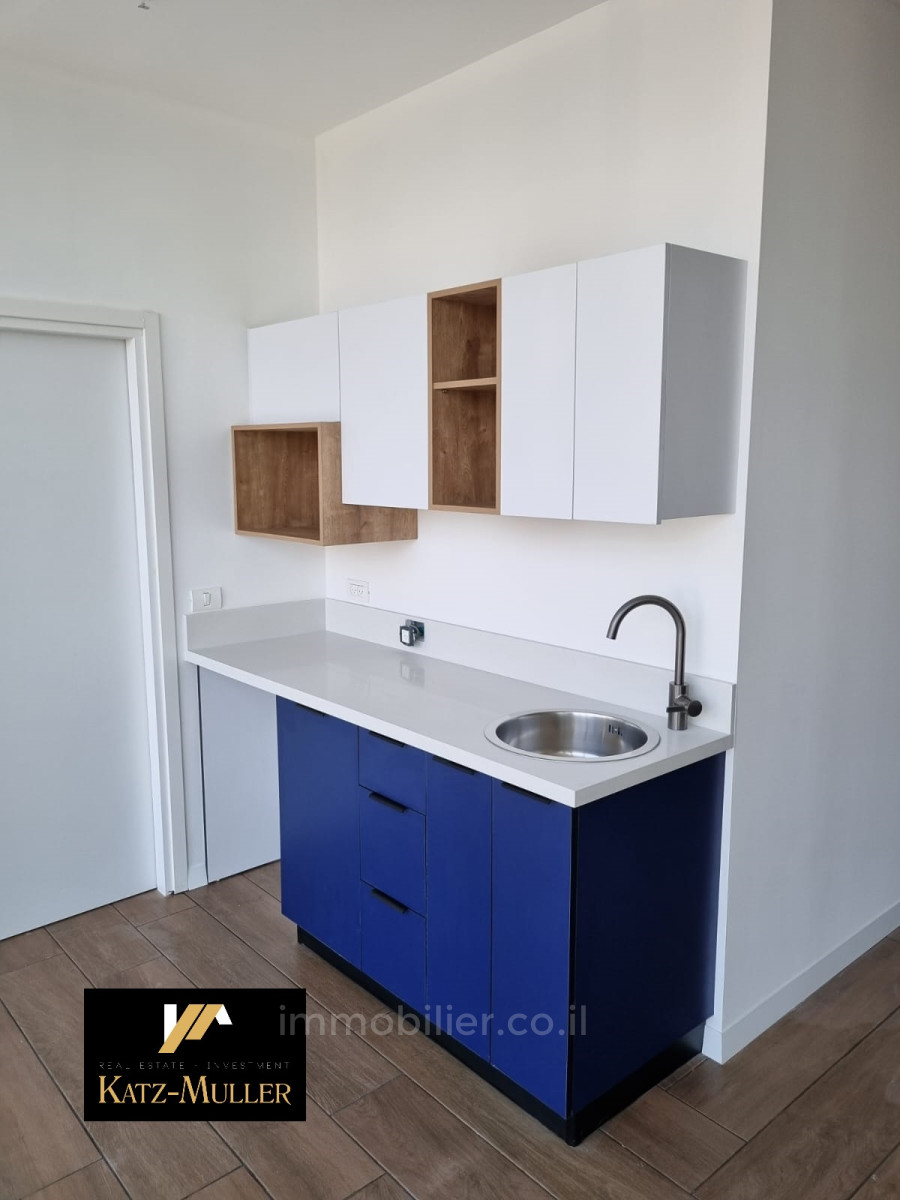 Escritórios 1.5 cômodos Netanya Centro da cidade 478-IBL-358