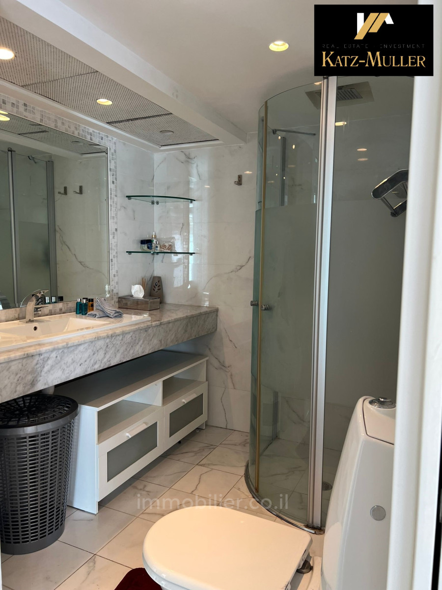 Apartamento 3 cômodos Tel Aviv Primeira linha de mar 478-IBL-359