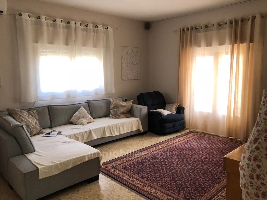 Casarão 4 cômodos Benyamina Benyamina 481-IBL-11