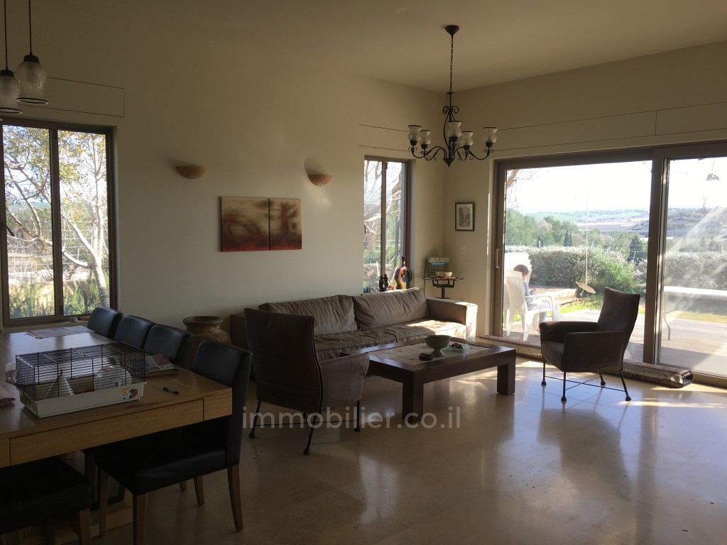 Casarão 5 cômodos Benyamina Benyamina 481-IBL-3