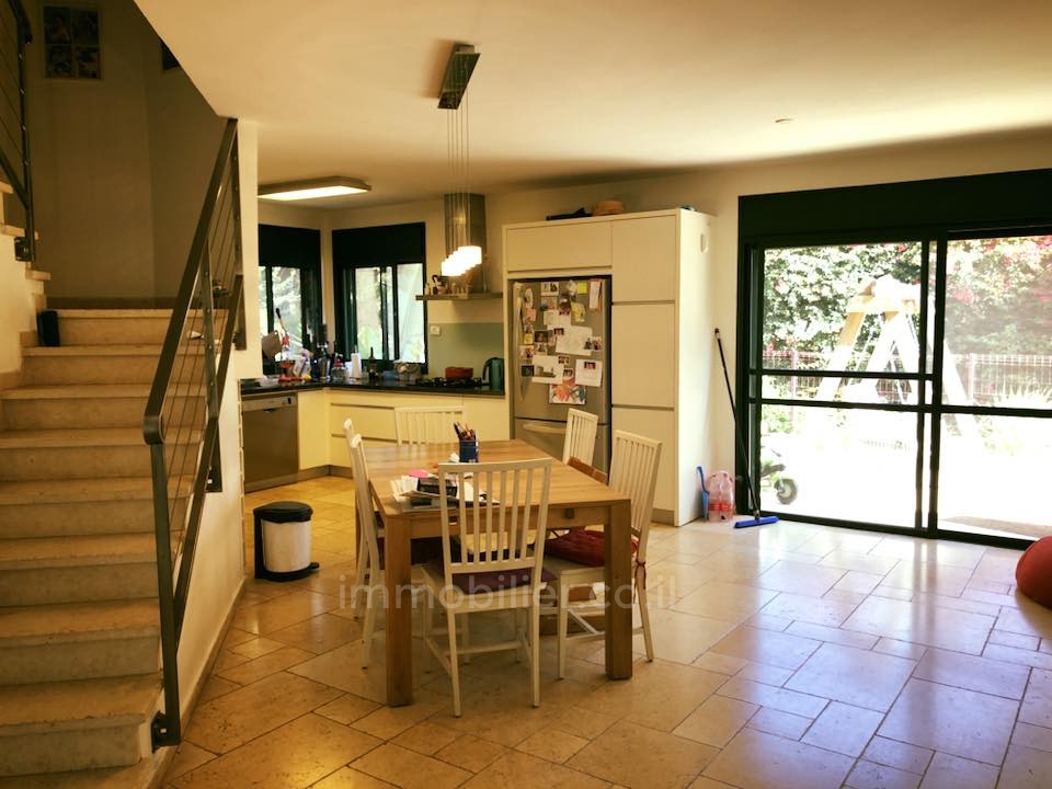 Casarão 7 cômodos Benyamina Benyamina 481-IBL-8