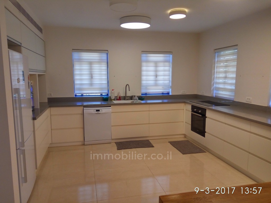 Casarão 6 cômodos Raanana Perto do centro 486-IBL-17