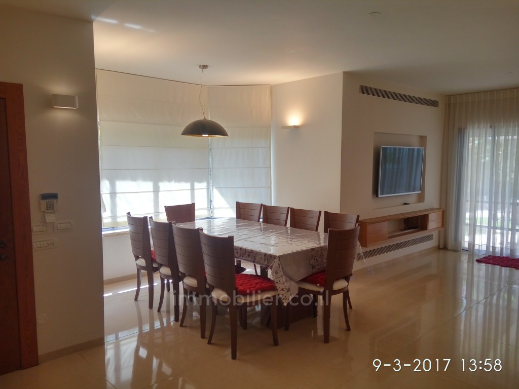 Casarão 6 cômodos Raanana Perto do centro 486-IBL-17