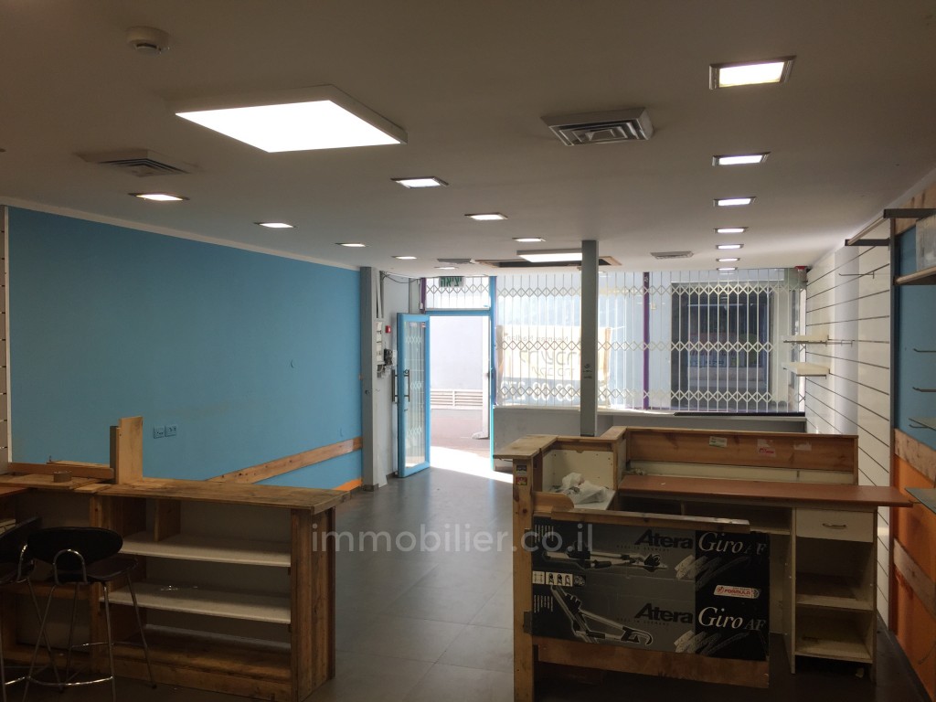 Locais comerciais 2 cômodos Raanana Est 486-IBL-7