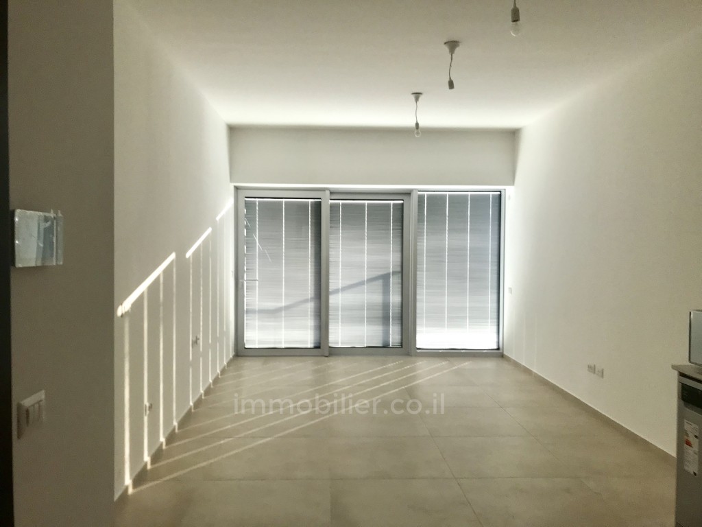 Apartamento 3 cômodos Tel Aviv Montifiory 488-IBL-2