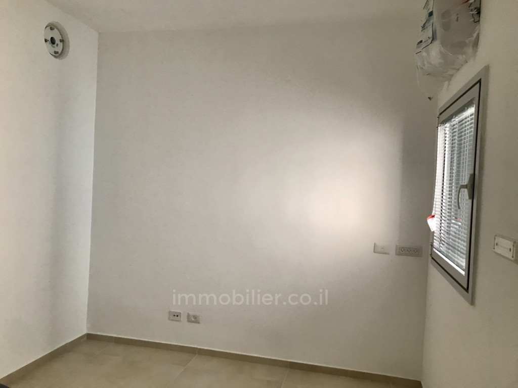 Apartamento 3 cômodos Tel Aviv Montifiory 488-IBL-2