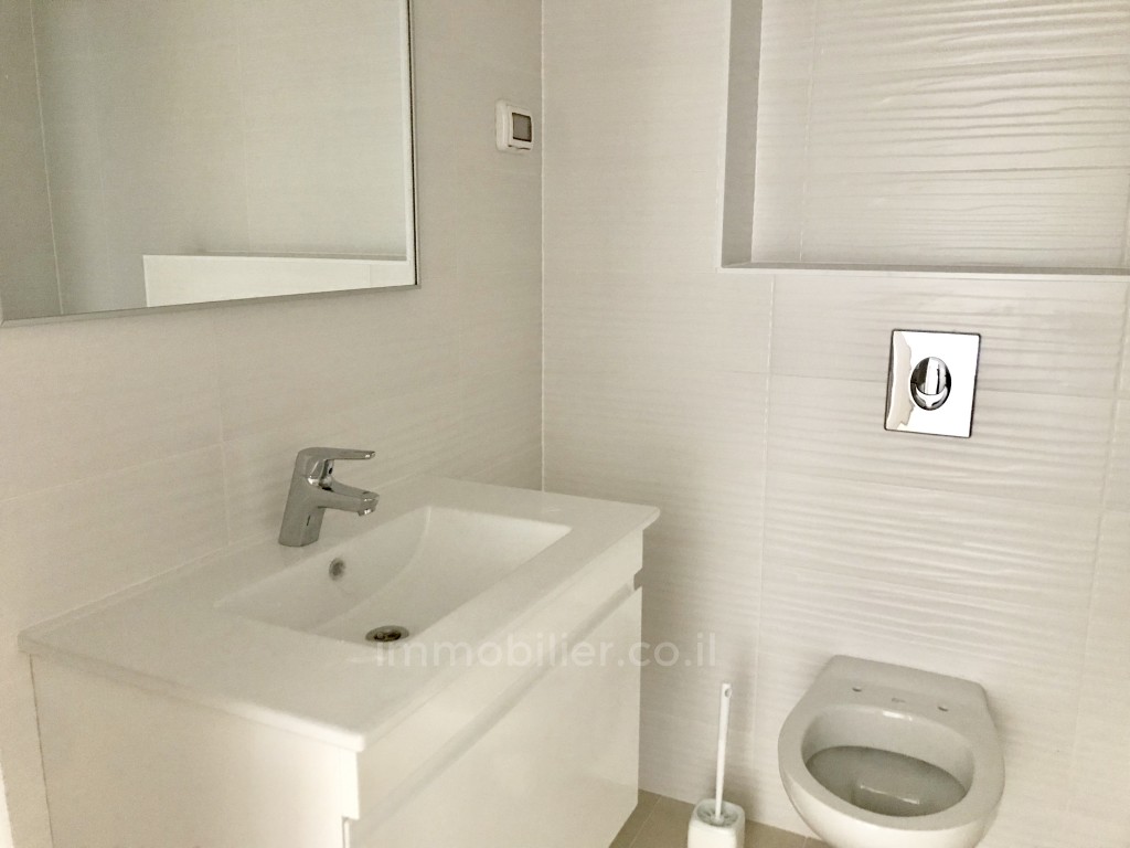 Apartamento 3 cômodos Tel Aviv Montifiory 488-IBL-2