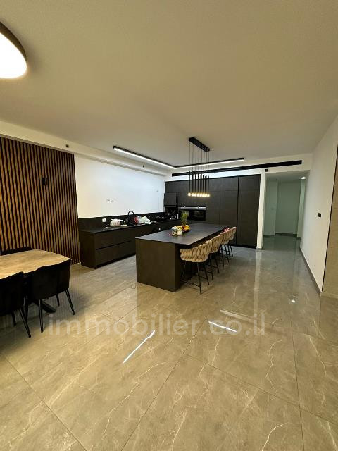 Apartamento 5 cômodos Ashdod Mar 511-IBL-1351
