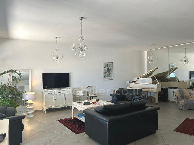 Apartamento 5 cômodos Ashdod Mar 511-IBL-1495