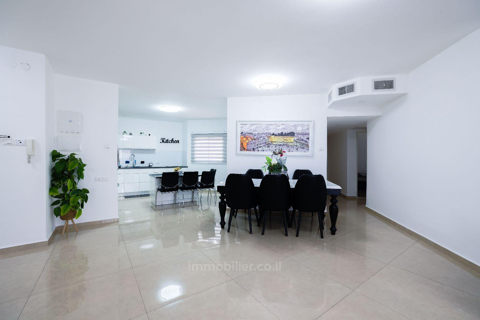 Apartamento 5 cômodos Ashdod Tet vav 511-IBL-1576