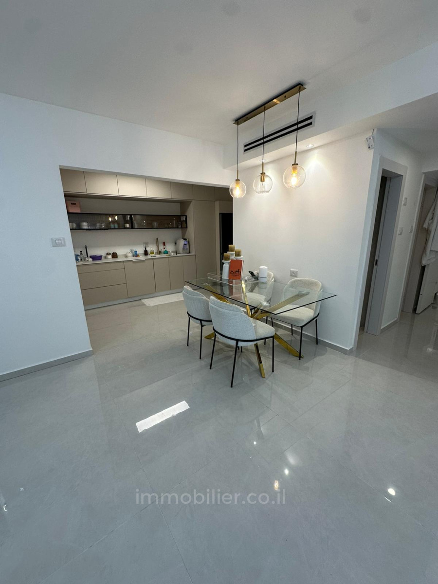 Apartamento 4 cômodos Ashdod Tet vav 511-IBL-1578