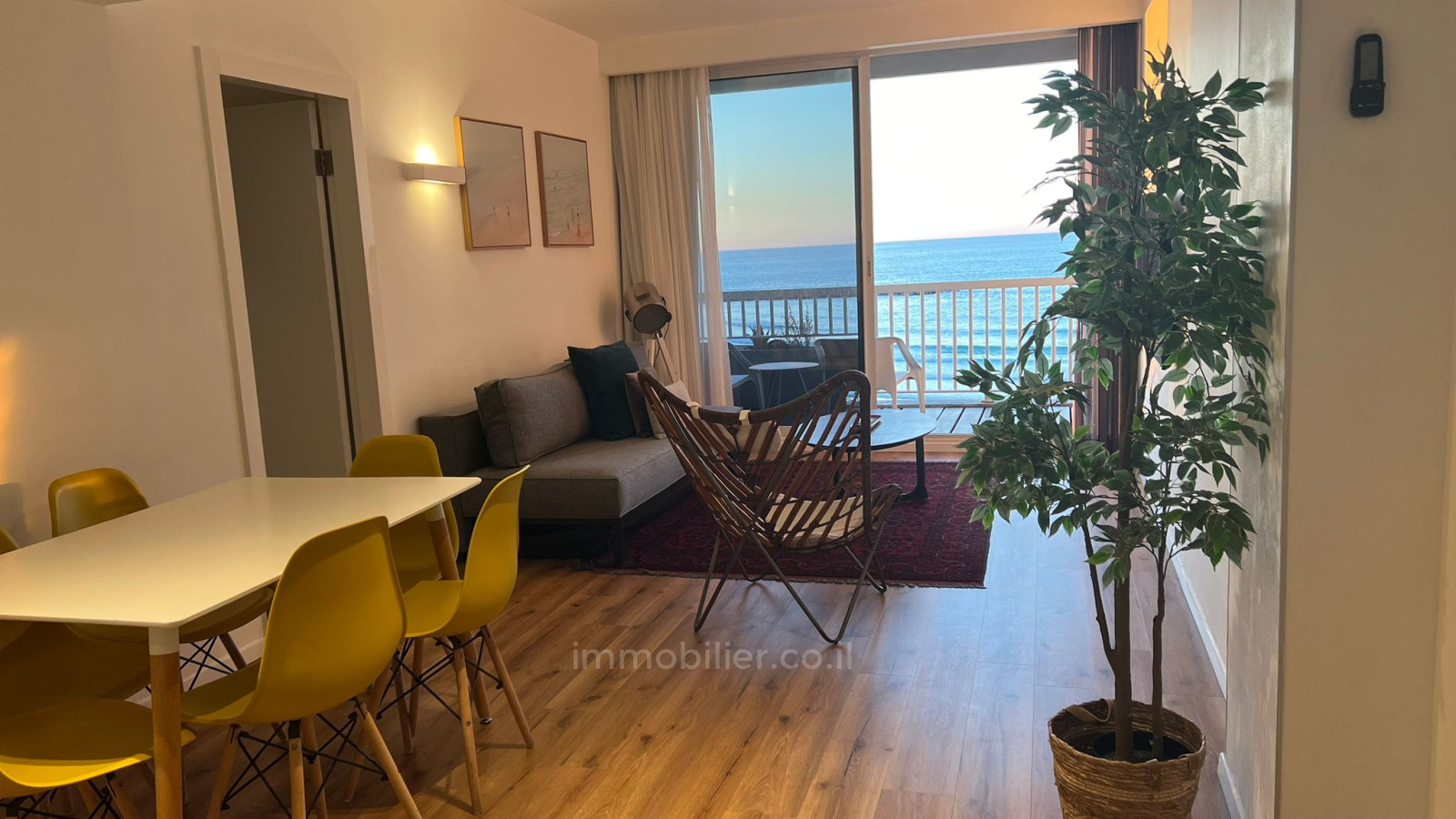 Apartamento 3 cômodos Tel Aviv Primeira linha de mar 511-IBL-1584
