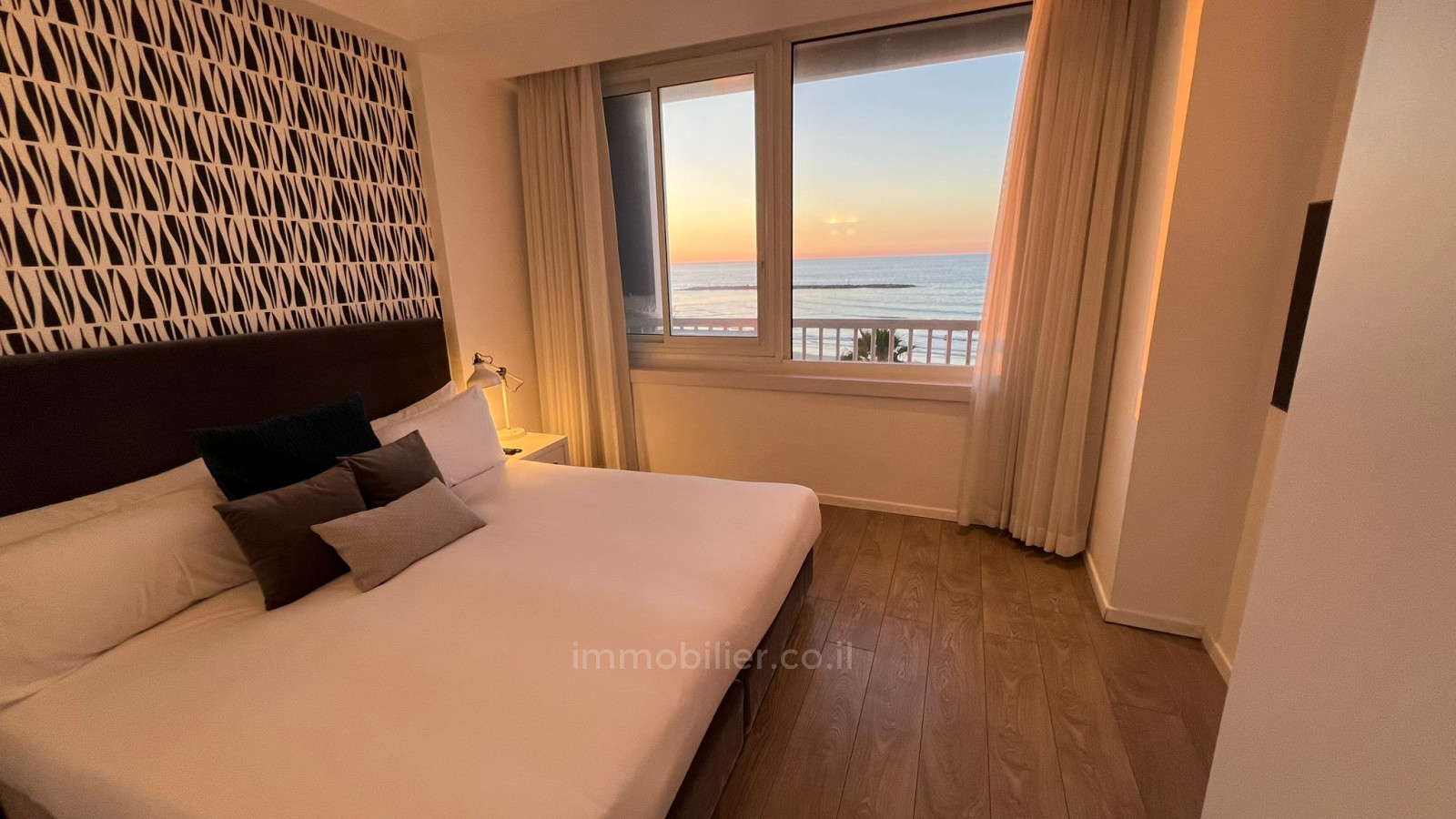 Apartamento 3 cômodos Tel Aviv Primeira linha de mar 511-IBL-1584