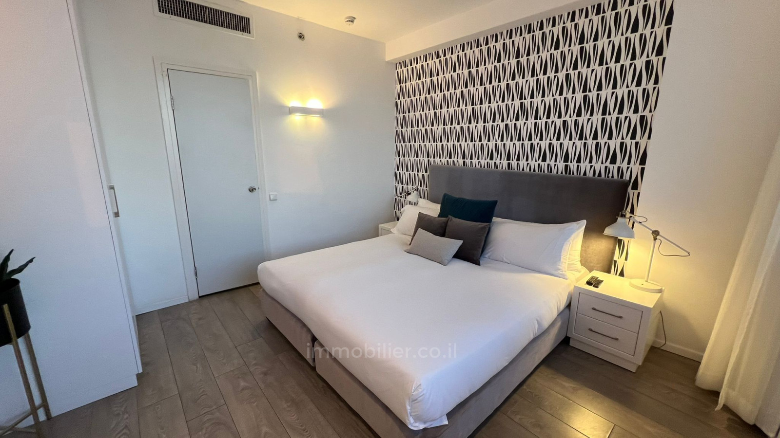 Apartamento 3 cômodos Tel Aviv Primeira linha de mar 511-IBL-1584