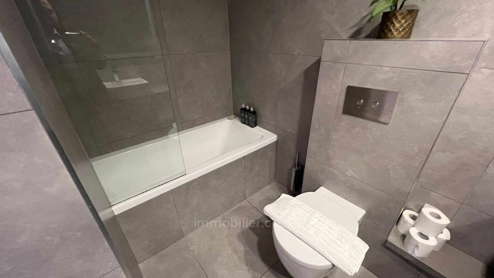 Apartamento 3 cômodos Tel Aviv Primeira linha de mar 511-IBL-1584