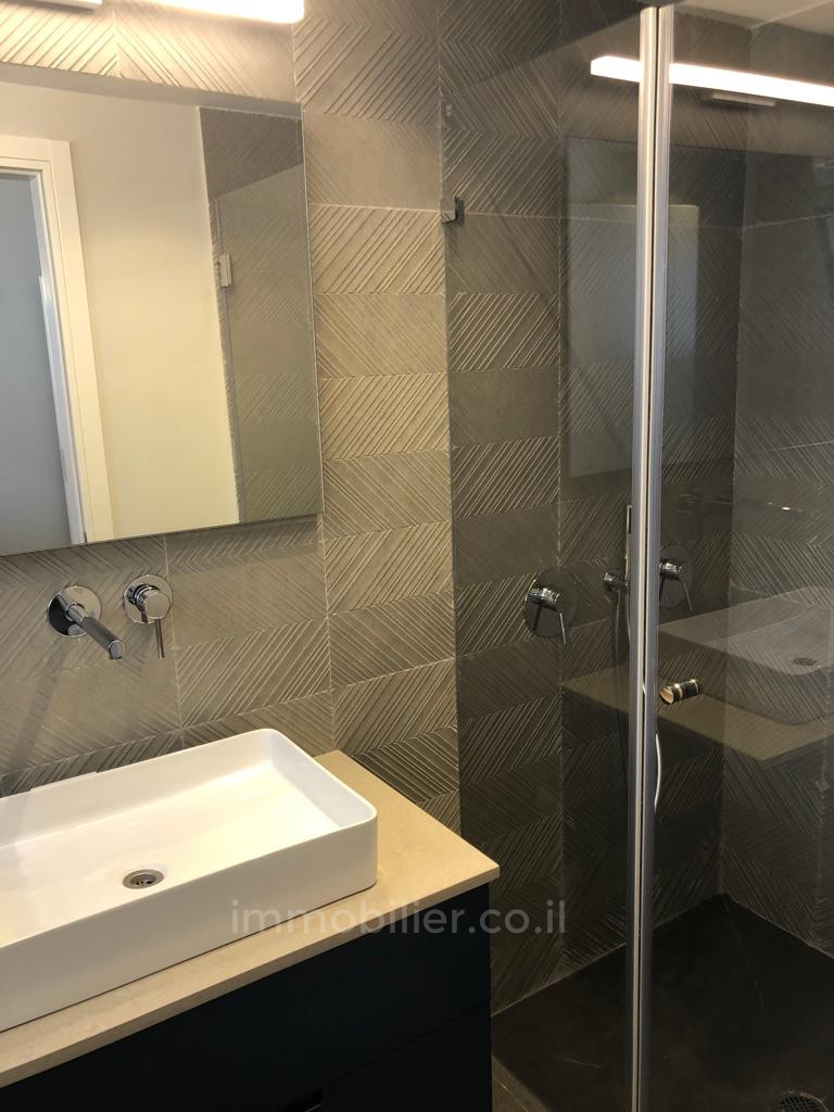 Apartamento 3 cômodos Tel Aviv Dizengof 511-IBL-1585