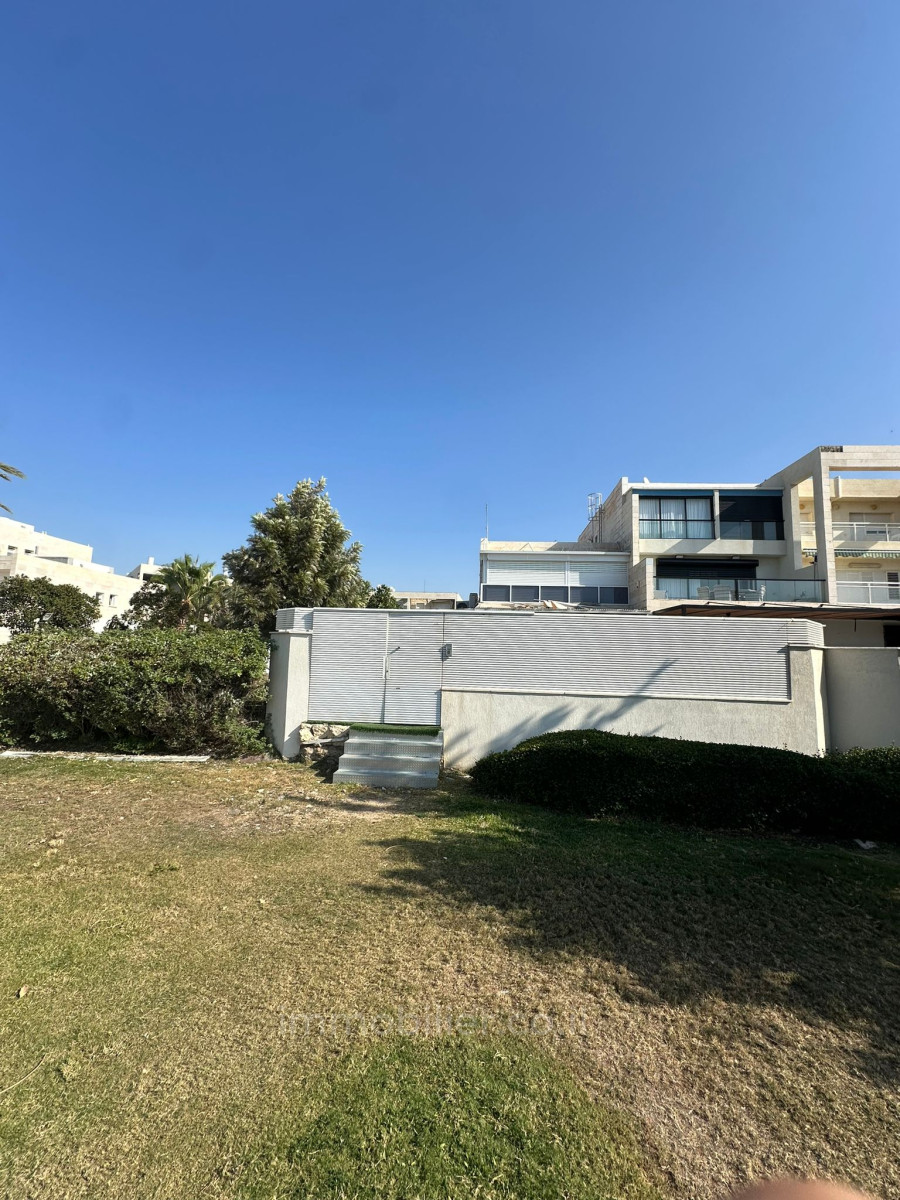 Apartamento garden 6 cômodos Ashdod Tet vav 511-IBL-1681