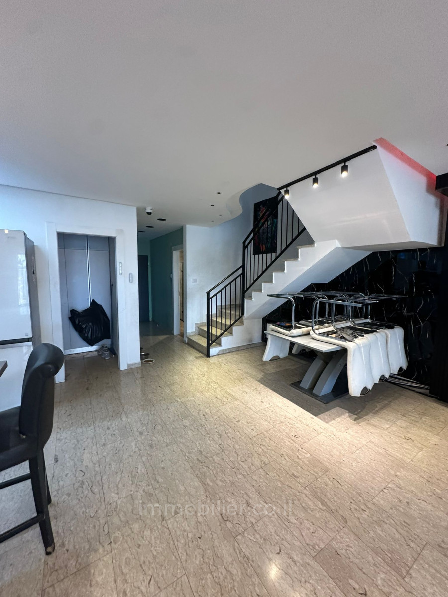 Apartamento garden 6 cômodos Ashdod Tet vav 511-IBL-1681