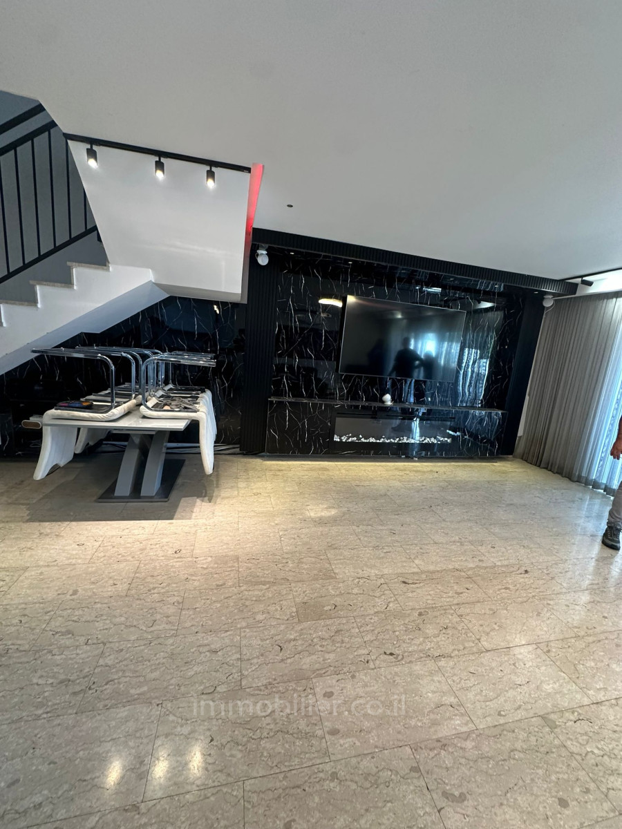 Apartamento garden 6 cômodos Ashdod Tet vav 511-IBL-1681